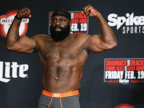 Kimbo Slice v civilnom oblečení s rodinou