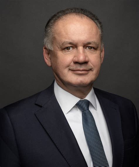 Andrej Kiska s vnúčikom Theom po narodení