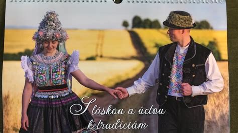 Ilustrácia kalendára s vyznačenými víkendami a prázdninami