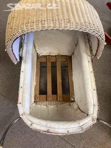 Detailný pohľad na vypletanie z bužírky na retro kočíku