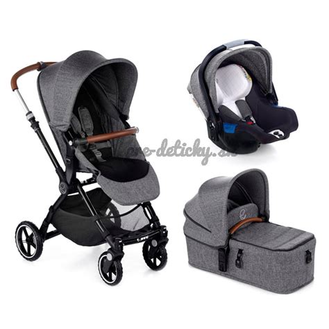 Detailné zábery kolies kočíka Jané Kendo s výrazným dezénom