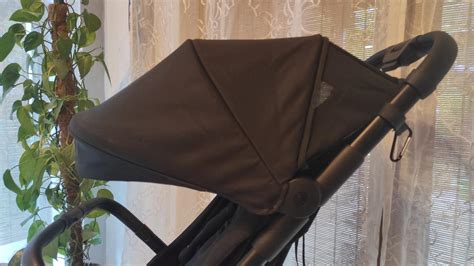 Detail striešky kočíka Jackey s ventilačným okienkom