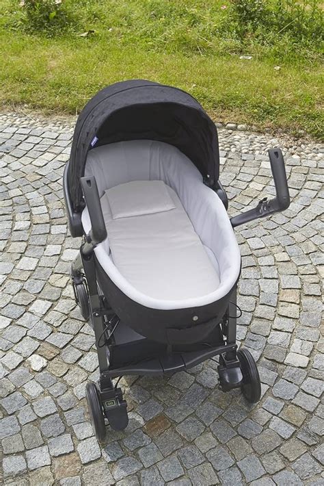 Riko Nano carrycot interior with mattress