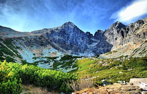 panoramatický pohľad na Lomnický štít z okolia Skalnatého plesa