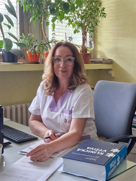 Terapeutka pracujúca s klientom v pokojnom prostredí