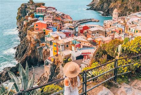 Piesočnatá pláž v Taliansku s rodinami