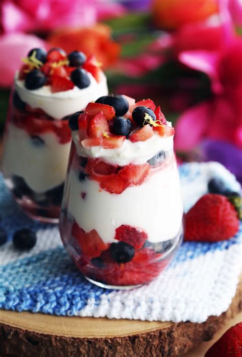 Mascarpone cream with berries