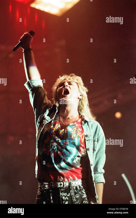 Joe Elliott performing live with Def Leppard