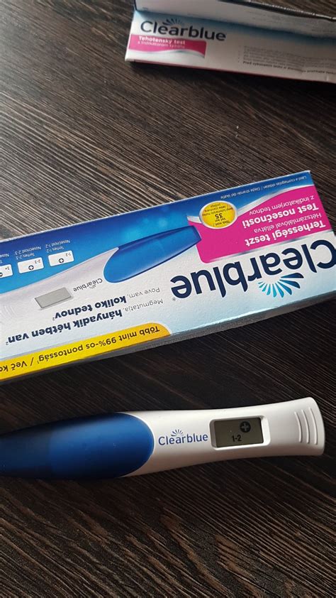 Žena predávajúca pozitívne tehotenské testy