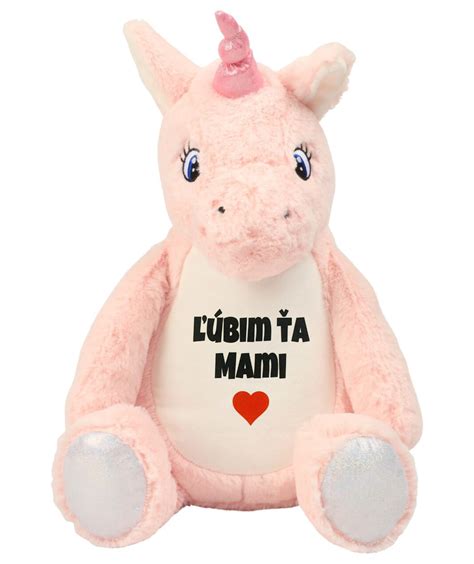 detailný záber na detský lístok s nápisom ľúbim ťa mami
