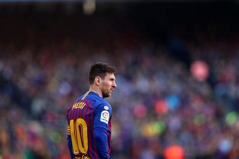 Lionel Messi počas jedného z prvých zápasov za FC Barcelona