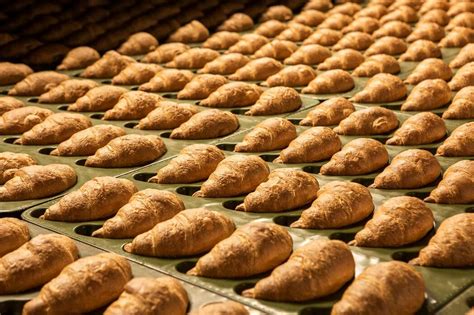 Detail pistáciových croissantov z cukrárne U Guľky