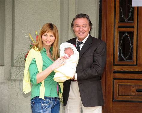 Karel Gott s dcérou Charlottkou pri krste CD