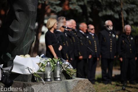Ján Procner pri Pamätníku obetiam banských nešťastí