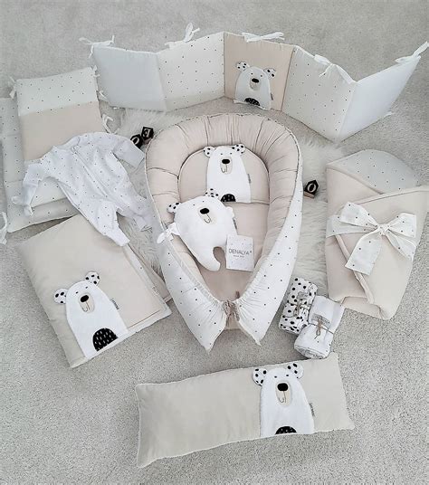 Základná výbavička pre bábätko obsahujúca textil a hygienické potreby
