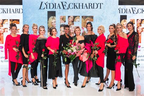 Portrét Lýdie Eckhardt s jej módnymi kreáciami