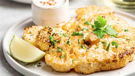 Čerstvý karfiol a avokádo