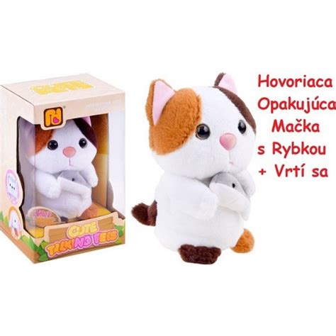 Mačka počúva zvuky bábätka