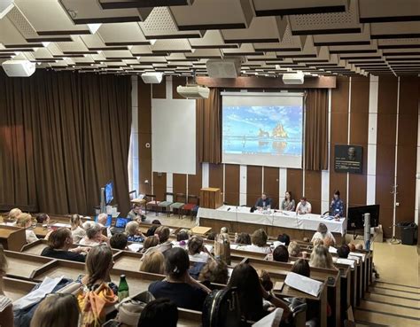 Zdravotnícki pracovníci na konferencii