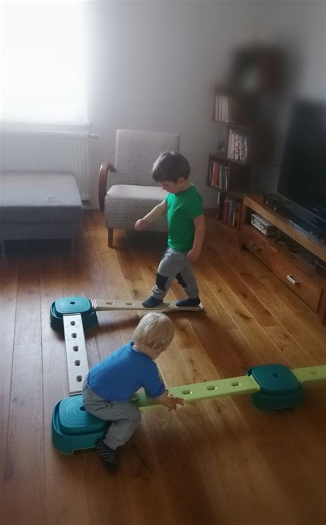 Dieťa si rozvíja jemnú motoriku kreslením