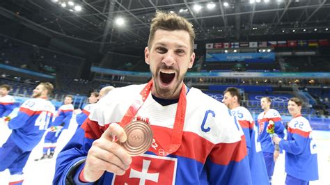 Marek Hrivík s vlajkou na ZOH