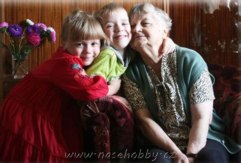 Bella a Leia Gáborík s babičkou