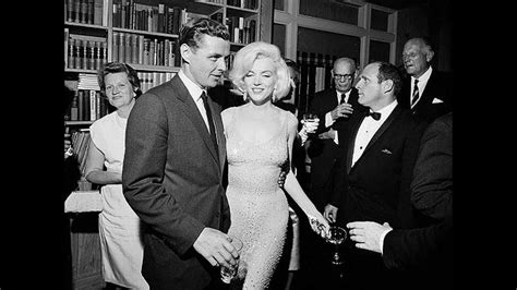 Marilyn Monroe počas spevu