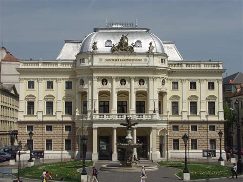 Slovenské národné divadlo pohľad zvonka