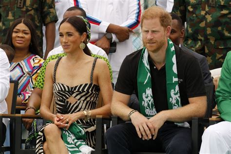Meghan Markle počas návštevy charitatívnej organizácie