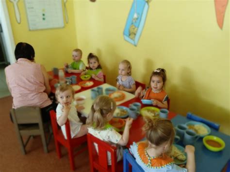 deti pri spoločných hrách v herne