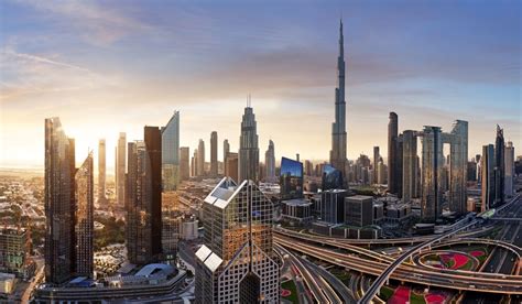 Panorama Dubaja s metrom