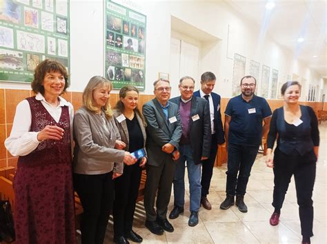 Skupinová fotografia Bobáňovcov na pódiu