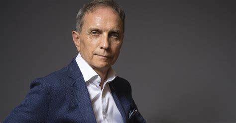 Miroslav Labaš pri prehliadke moderných logistických priestorov