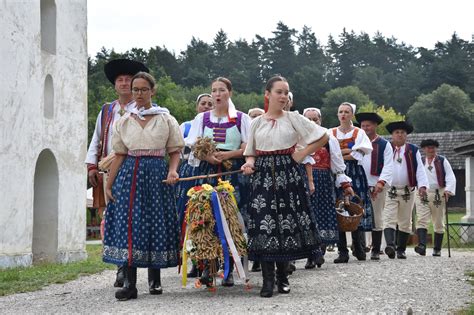 Kolekcia starých kočíkov v múzeu