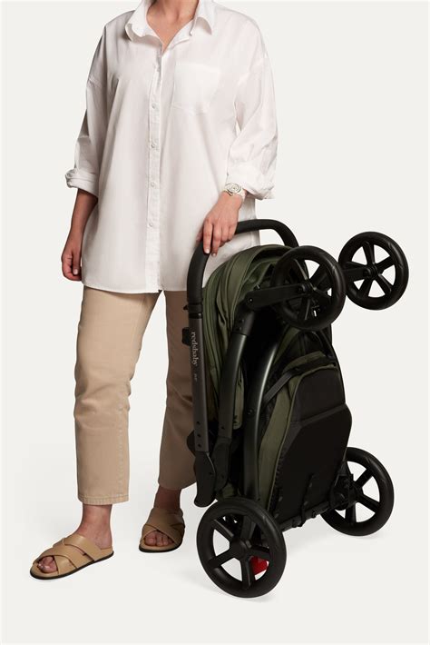 Diagram zobrazujúci jednovterinové skladanie kočíka Redsbaby