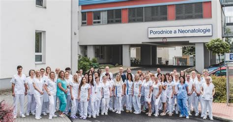 Personál nemocnice poskytujúci podporu a edukáciu čerstvým matkám