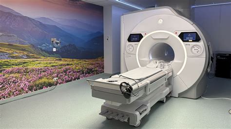 Moderný prístroj magnetickej rezonancie v diagnostickom centre