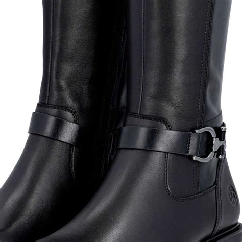 Detail čierneho koženého kočíka